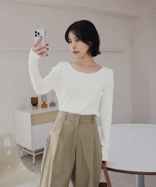 CHAN ME（チャンミ）の「ヘンリーネックプルオーバー（Tシャツ/カットソー・レディース・ホワイト/グレー/ベージュ/ブラック・MEDIUM/LARGE/X-LARGE）」の13枚目の写真