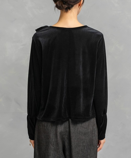 URBAN RESEARCH ROSSO WOMEN（アーバンリサーチ　ロッソ）の「シアーベロアスリットデザインカットソー（Tシャツ/カットソー・レディース・グリーン系その他/ベージュ系その他/ブラック・FREE）」の10枚目の写真