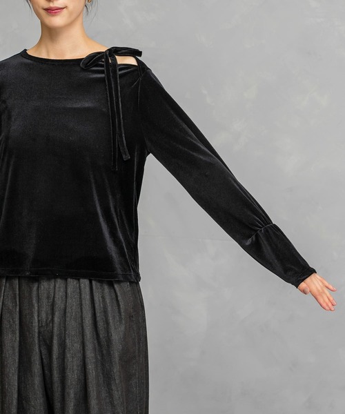 URBAN RESEARCH ROSSO WOMEN（アーバンリサーチ　ロッソ）の「シアーベロアスリットデザインカットソー（Tシャツ/カットソー・レディース・グリーン系その他/ベージュ系その他/ブラック・FREE）」の12枚目の写真