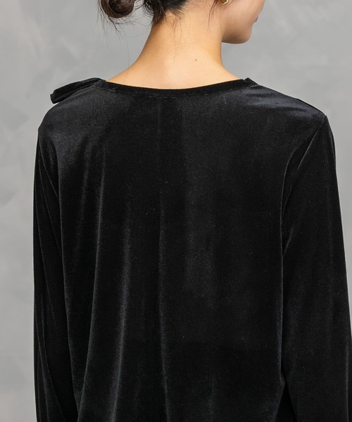 URBAN RESEARCH ROSSO WOMEN（アーバンリサーチ　ロッソ）の「シアーベロアスリットデザインカットソー（Tシャツ/カットソー・レディース・グリーン系その他/ベージュ系その他/ブラック・FREE）」の14枚目の写真