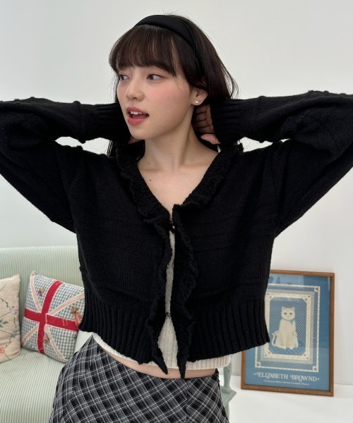 Birthday room（バースデイルーム）の「フリルカラーフックカーデ