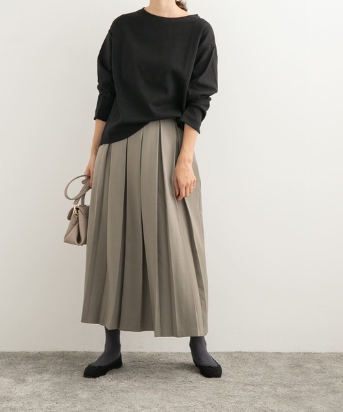 URBAN RESEARCH DOORS（アーバンリサーチドアーズ）の「『UR TECH SMOOTHLUXE』ワイドピッチプリーツスカート（スカート・レディース・ブラック/チャコールグレー/ライトカーキ・MEDIUM）」の4枚目の写真