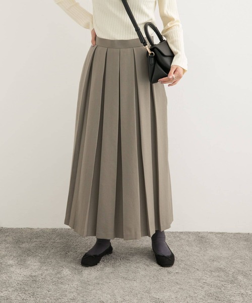 URBAN RESEARCH DOORS（アーバンリサーチドアーズ）の「『UR TECH SMOOTHLUXE』ワイドピッチプリーツスカート（スカート・レディース・ブラック/チャコールグレー/ライトカーキ・MEDIUM）」の8枚目の写真