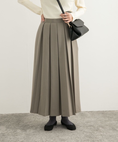 URBAN RESEARCH DOORS（アーバンリサーチドアーズ）の「『UR TECH SMOOTHLUXE』ワイドピッチプリーツスカート（スカート・レディース・ブラック/チャコールグレー/ライトカーキ・MEDIUM）」の9枚目の写真