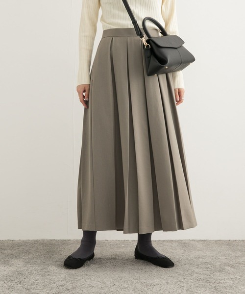 URBAN RESEARCH DOORS（アーバンリサーチドアーズ）の「『UR TECH SMOOTHLUXE』ワイドピッチプリーツスカート（スカート・レディース・ブラック/チャコールグレー/ライトカーキ・MEDIUM）」の10枚目の写真