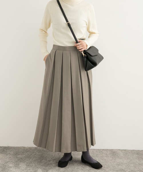 URBAN RESEARCH DOORS（アーバンリサーチドアーズ）の「『UR TECH SMOOTHLUXE』ワイドピッチプリーツスカート（スカート・レディース・ブラック/チャコールグレー/ライトカーキ・MEDIUM）」の14枚目の写真