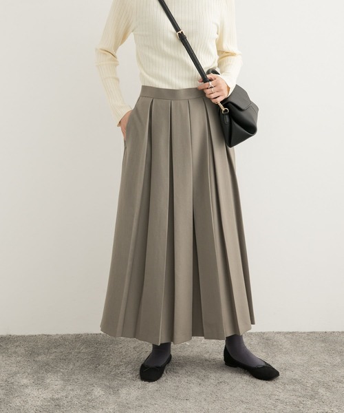 URBAN RESEARCH DOORS（アーバンリサーチドアーズ）の「『UR TECH SMOOTHLUXE』ワイドピッチプリーツスカート（スカート・レディース・ブラック/チャコールグレー/ライトカーキ・MEDIUM）」の15枚目の写真