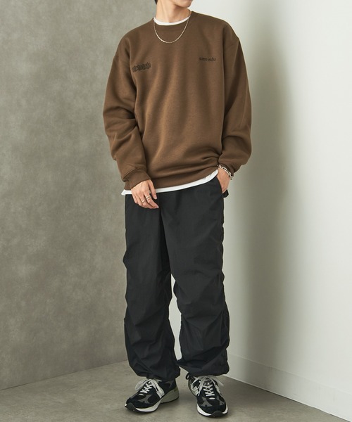 MAISON CLUB(メゾンクラブ)の「【MAISON CLUB】フロントロゴ刺繍スウェット / World Language Sweater 裏起毛 オーバーサイズ(スウェット・メンズ・ブラウン/グレー/ブラック/ホワイト・XL/L)」の9枚目の写真