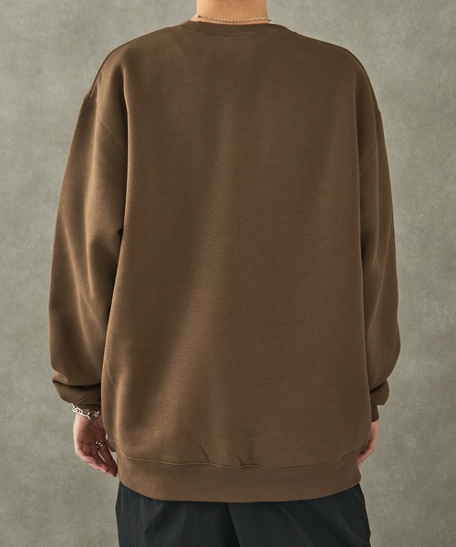 MAISON CLUB(メゾンクラブ)の「【MAISON CLUB】フロントロゴ刺繍スウェット / World Language Sweater 裏起毛 オーバーサイズ(スウェット・メンズ・ブラウン/グレー/ブラック/ホワイト・XL/L)」の8枚目の写真