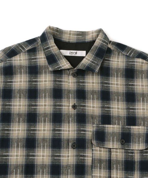 j.n.r.d(ジェー・エヌ・アール・ディー)の「j.n.r.d/オンブレーチェック柄シャツ(シャツ/ブラウス・メンズ・ネイビー・L/M)」の4枚目の写真