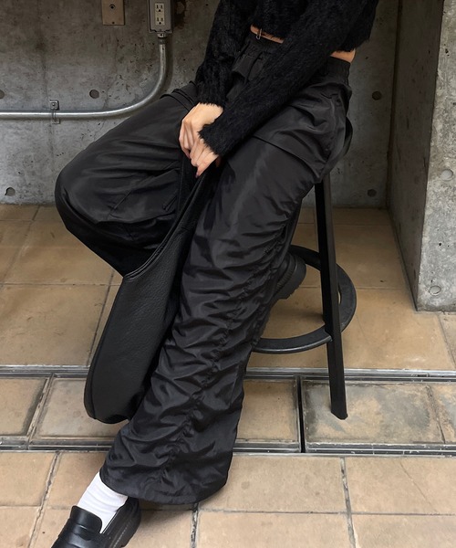 ROGER AND RAW（ロジャーアンドロウ）の「サイドギャザーナイロンフレアパンツ（その他パンツ・レディース・ブラック・FREE）」の7枚目の写真