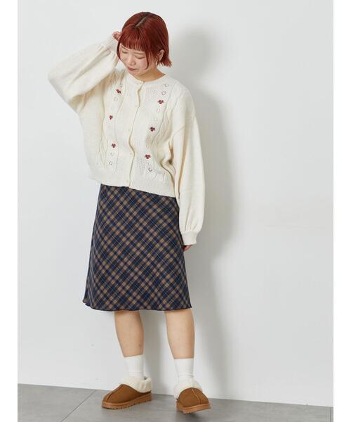 ehka sopo（エヘカソポ）の「花刺繍カーディガン（カーディガン/ボレロ・レディース・ミント/キナリ/ネイビー/グレー・F）」の11枚目の写真