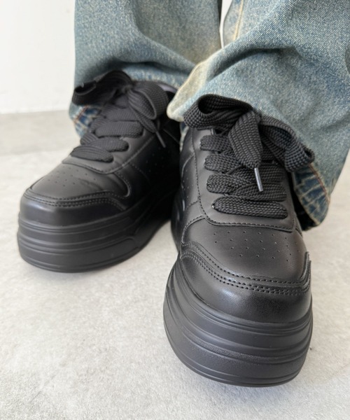 WEGO（ウィゴー）の「WEGO/ボリュームレースアップ厚底スニーカー（スニーカー・レディース・ライトピンク/ブラック/ホワイト/レッド/ブラック系その他・MEDIUM/LARGE/SMALL）」の3枚目の写真