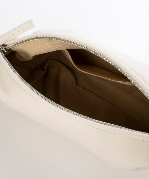cache cache(カシュ カシュ)の「カシュカシュ cachecache / ギョウザ型ミニショルダー(ショルダーバッグ・レディース・キャメル/イエロー/シルバー/アイボリー/ブラック・FREE)」の10枚目の写真