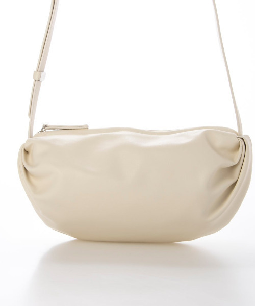 cache cache(カシュ カシュ)の「カシュカシュ cachecache / ギョウザ型ミニショルダー(ショルダーバッグ・レディース・キャメル/イエロー/シルバー/アイボリー/ブラック・FREE)」の6枚目の写真