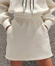 Dalfwin（ダールフィン）の「【セットアップ可能】ラバーラベル付き英字ロゴテープスウェットミニスカート ゴルフウェア（スカート）」