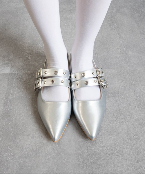 Fabby fabby(ファビィーファビィー)の「ダブルベルトバックストラップパンプス(パンプス・レディース・ブラック/シルバー/ベージュ/レッド・LARGE/MEDIUM/SMALL)」の4枚目の写真