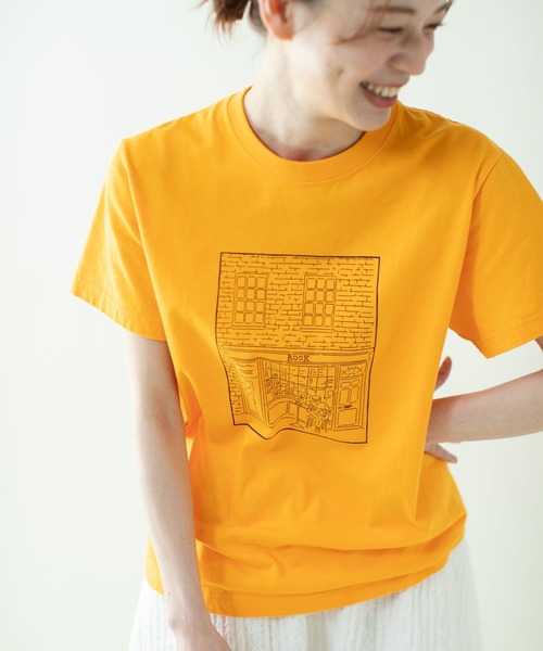 PAR ICI（パーリッシィ）の「BOOK store プリントTシャツ（Tシャツ/カットソー・レディース・イエロー/ネイビー/ホワイト・FREE）」の5枚目の写真