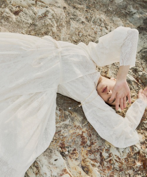 Libra Cue(リブラ キュー)の「カシュクールレースワンピース(ワンピース・レディース・アイボリー/ブラック・FREE)」の5枚目の写真