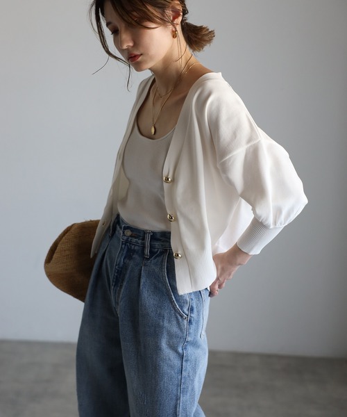 Bonjour Sagan（ボンジュールサガン）の「ゴールドボタンパフスリーブVネックニットカーディガン（カーディガン/ボレロ・レディース・オフホワイト/グリーン/ブラウン/ネイビー・FREE）」の11枚目の写真