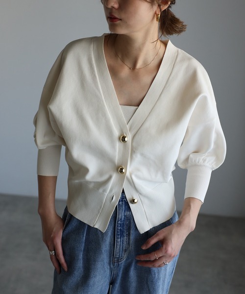 Bonjour Sagan（ボンジュールサガン）の「ゴールドボタンパフスリーブVネックニットカーディガン（カーディガン/ボレロ・レディース・オフホワイト/グリーン/ブラウン/ネイビー・FREE）」の13枚目の写真