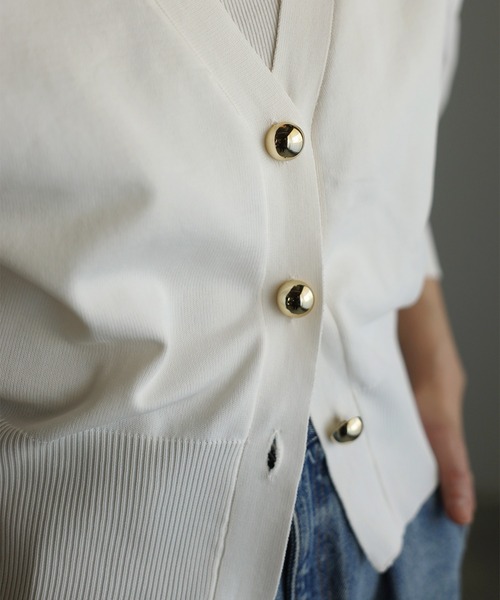 Bonjour Sagan（ボンジュールサガン）の「ゴールドボタンパフスリーブVネックニットカーディガン（カーディガン/ボレロ・レディース・オフホワイト/グリーン/ブラウン/ネイビー・FREE）」の14枚目の写真