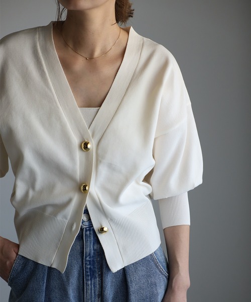 Bonjour Sagan（ボンジュールサガン）の「ゴールドボタンパフスリーブVネックニットカーディガン（カーディガン/ボレロ・レディース・オフホワイト/グリーン/ブラウン/ネイビー・FREE）」の15枚目の写真