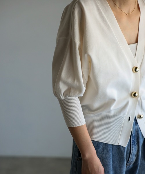 Bonjour Sagan（ボンジュールサガン）の「ゴールドボタンパフスリーブVネックニットカーディガン（カーディガン/ボレロ・レディース・オフホワイト/グリーン/ブラウン/ネイビー・FREE）」の16枚目の写真