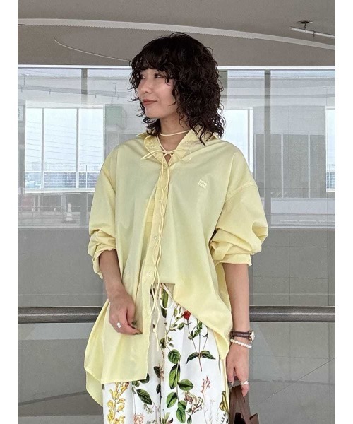 Mila Owen（ミラオーウェン）の「【イージーケア】リボン付きオーバーサイズシャツ（シャツ/ブラウス・レディース・ホワイト/レッド/ミント/イエロー・FREE）」の4枚目の写真