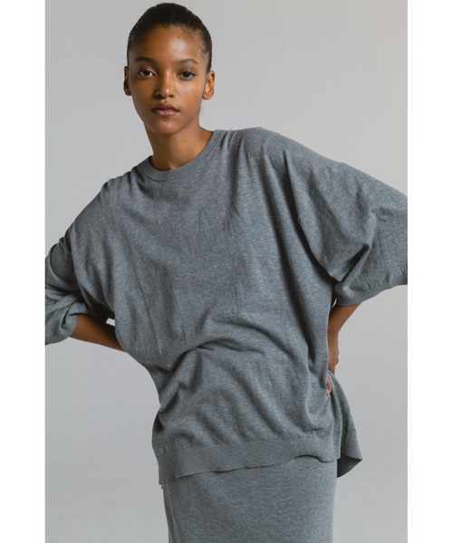 CINOH（チノ）の「コットンビッグニットTシャツ（ニット/セーター・レディース・チャコールグレー/ブラック/ホワイト・38/36）」の3枚目の写真