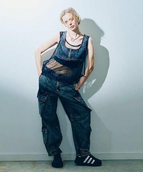 RNA（アールエヌエー）の「R4349 デザインカーゴポケットパンツ（カーゴパンツ・レディース・ブラック/ケミカルウォッシュ・MEDIUM）」の4枚目の写真