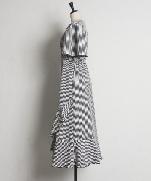tocco closet(トッコ クローゼット)の「パール付きフレアスリーブギンガムチェックアシメラッフルワンピース(ワンピース・レディース・パープル/ブラック・M)」の4枚目の写真