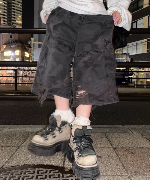 XU（エックスユー）の「【Never mind the XU】camouflage damage half pants / 【ネバーマインド ザ エックスユー】カモフラージュダメージデニムハーフパンツ（デニムパンツ・メンズ・ブラック/カモフラージュ・S）」の6枚目の写真