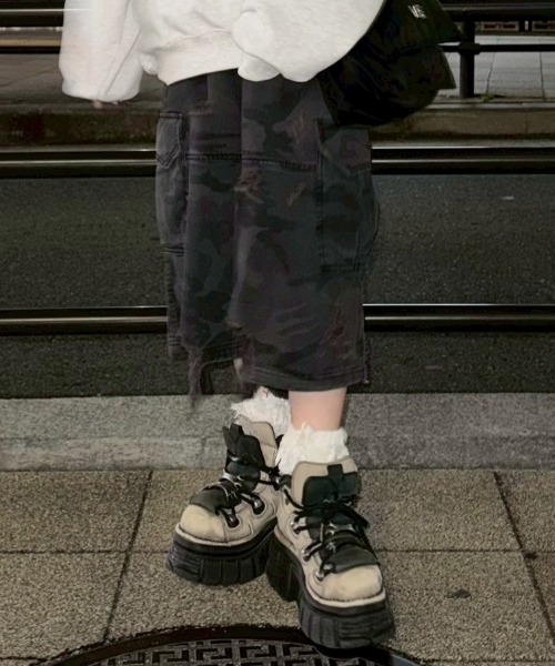 XU（エックスユー）の「【Never mind the XU】camouflage damage half pants / 【ネバーマインド ザ エックスユー】カモフラージュダメージデニムハーフパンツ（デニムパンツ・メンズ・ブラック/カモフラージュ・S）」の7枚目の写真