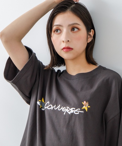 CONVERSE(コンバース)の「【CONVERSE/コンバース】×【TOM AND JERRY/トムとジェリー】ブランドロゴ 刺繍 オーバーサイズ Tシャツ(Tシャツ/カットソー・レディース・ブラック/ホワイト・LARGE/MEDIUM)」の2枚目の写真