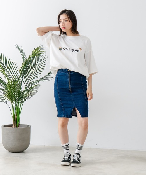 CONVERSE(コンバース)の「【CONVERSE/コンバース】×【TOM AND JERRY/トムとジェリー】ブランドロゴ 刺繍 オーバーサイズ Tシャツ(Tシャツ/カットソー・レディース・ブラック/ホワイト・LARGE/MEDIUM)」の4枚目の写真