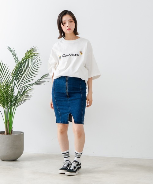 CONVERSE(コンバース)の「【CONVERSE/コンバース】×【TOM AND JERRY/トムとジェリー】ブランドロゴ 刺繍 オーバーサイズ Tシャツ(Tシャツ/カットソー・レディース・ブラック/ホワイト・LARGE/MEDIUM)」の5枚目の写真