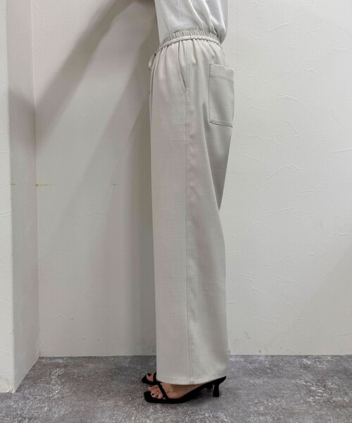fredy emue（フレディエミュ）の「【低身長サイズ34有り】ドライポリイージーセミワイドパンツ（その他パンツ・レディース・アイボリー/ベージュ/ブラック・34/38/36）」の8枚目の写真