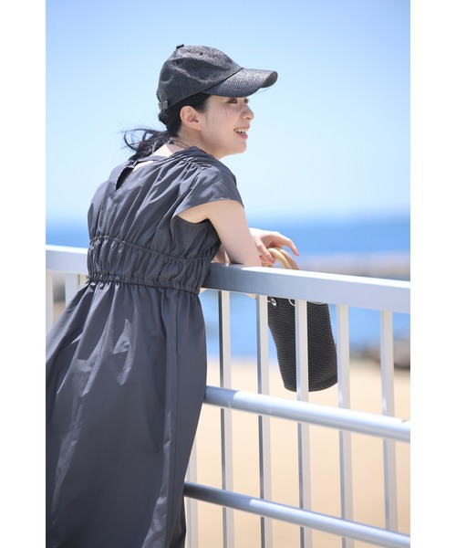 cawaii(カワイイ)の「汚れも水も弾く。太陽の下ハジける軽量ミディアムワンピース(ワンピース・レディース・チャコールグレー・FREE)」の3枚目の写真