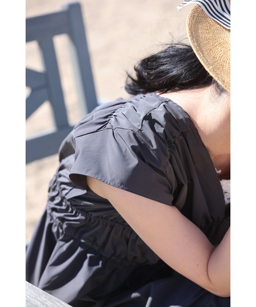 cawaii(カワイイ)の「汚れも水も弾く。太陽の下ハジける軽量ミディアムワンピース(ワンピース・レディース・チャコールグレー・FREE)」の12枚目の写真