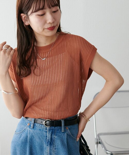 DISCOAT(ディスコート)の「【新色追加!/程よい透け感◎//WEB限定】フレンチスリーブリブニット(ニット/セーター・レディース・ネイビー/ブルー/オフホワイト/ブラウン/イエロー/ベージュ/ダークブラウン/ブラック/ミント・FREE)」の5枚目の写真