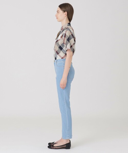 BLUE LABEL CRESTBRIDGE(ブルーレーベルクレストブリッジ)の「ストレッチデニムストレートパンツ(デニムパンツ・レディース・ブルー/ブルー系その他4・36/38/40/34)」の17枚目の写真
