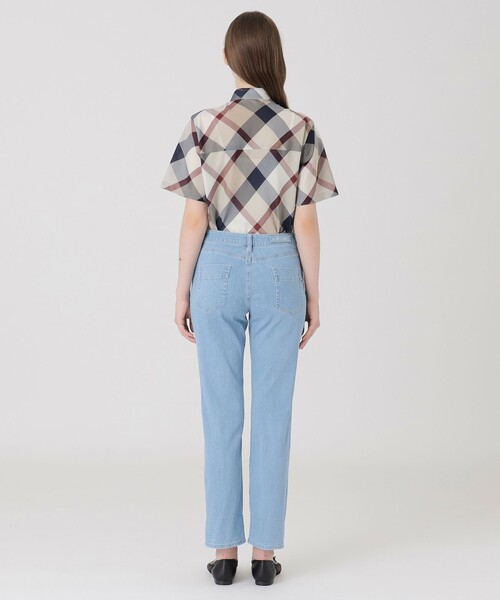 BLUE LABEL CRESTBRIDGE(ブルーレーベルクレストブリッジ)の「ストレッチデニムストレートパンツ(デニムパンツ・レディース・ブルー/ブルー系その他4・36/38/40/34)」の18枚目の写真