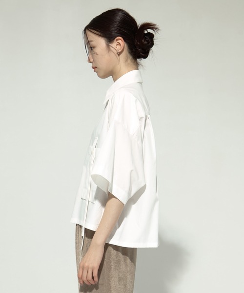UJOH（ウジョー）の「【UJOH/ウジョー】《STUDIOUS別注》Pocket Belt Shirts/ポケットベルトシャツ（シャツ/ブラウス・レディース・ホワイト/グレー/ブラック・2）」の10枚目の写真