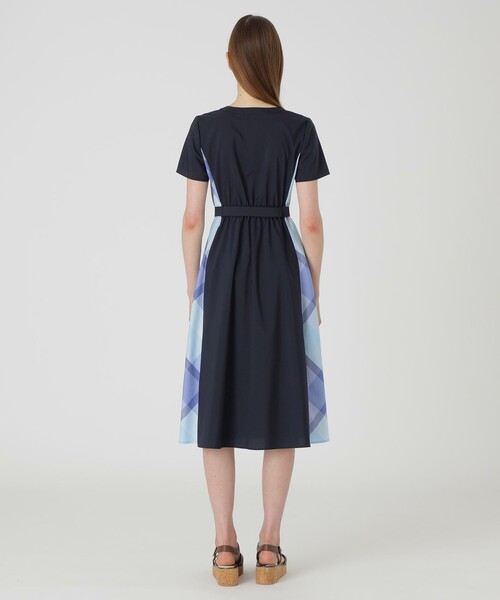 BLUE LABEL CRESTBRIDGE（ブルーレーベルクレストブリッジ）の「フロントポケットパーシャルチェックドレス（ワンピース・レディース・ダークネイビー/ベージュ系その他・36/38）」の8枚目の写真