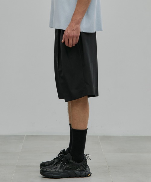 UNITED TOKYO(ユナイテッドトウキョウ)の「【残りわずか】SUMMER WOOL 2タックイージーショーツ |防臭性/夏服/通気性/防シワ/洗える(スラックス・メンズ・ブラック/ダークグレー・1/2)」の16枚目の写真
