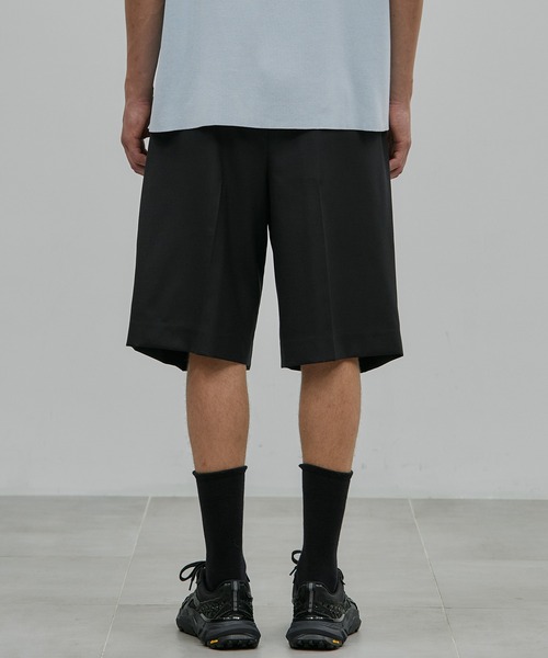 A15494 美品 ユナイテッドトウキョウ　2タックイージースラックス　黒 4 残りわずか〉SCHONHERR WOOL 2タックイージーパンツ(1 DARK GREY