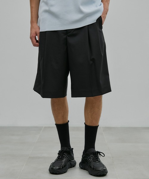 UNITED TOKYO(ユナイテッドトウキョウ)の「【残りわずか】SUMMER WOOL 2タックイージーショーツ |防臭性/夏服/通気性/防シワ/洗える(スラックス・メンズ・ブラック/ダークグレー・1/2)」の13枚目の写真
