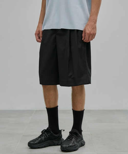 UNITED TOKYO(ユナイテッドトウキョウ)の「【残りわずか】SUMMER WOOL 2タックイージーショーツ |防臭性/夏服/通気性/防シワ/洗える(スラックス・メンズ・ブラック/ダークグレー・1/2)」の12枚目の写真