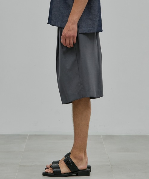 UNITED TOKYO(ユナイテッドトウキョウ)の「【残りわずか】SUMMER WOOL 2タックイージーショーツ |防臭性/夏服/通気性/防シワ/洗える(スラックス・メンズ・ブラック/ダークグレー・1/2)」の6枚目の写真